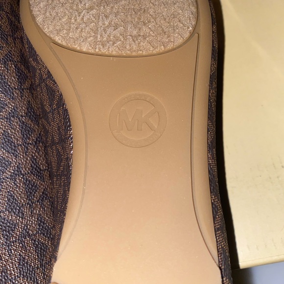 Michael Kors Signature Print Gale Flats, Size 7.5, Color: Brown - Picture 9 of 10